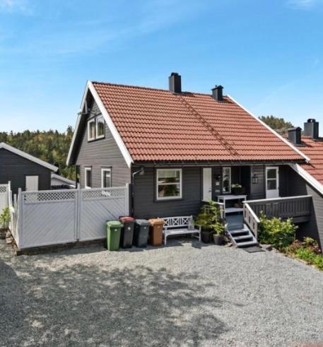 Sjarmerende Familievennlig Hus Med 2 Soverom Kristiansand Luaran gambar